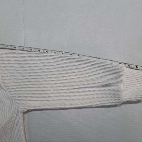 GAP Waffle Knit Turtleneck T-Shirt Size Medium Petite. Ivory color pre-worn - Picture 6 of 6